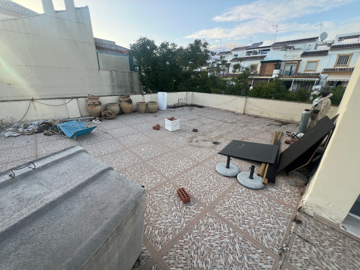 4 Bed Commercial unit for sale in Estepona Costa Del Sol, Málaga, Spain