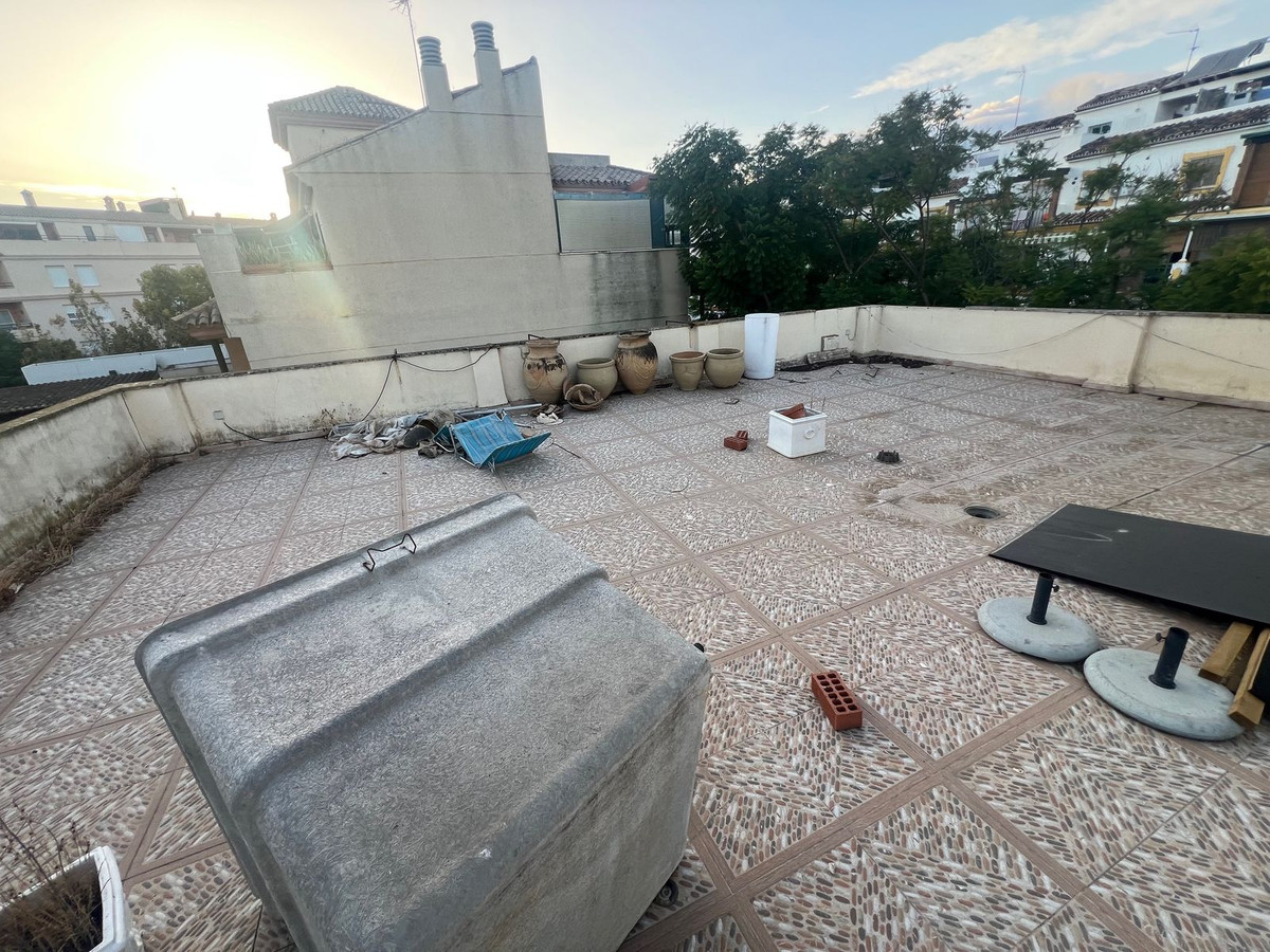 4 Bed Commercial unit for sale in Estepona Costa Del Sol, Málaga, Spain