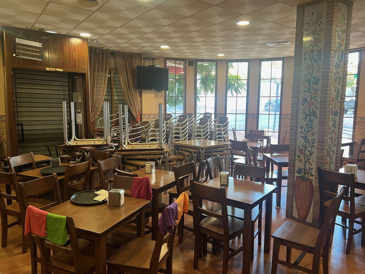 4 Bed Commercial unit for sale in Estepona Costa Del Sol, Málaga, Spain