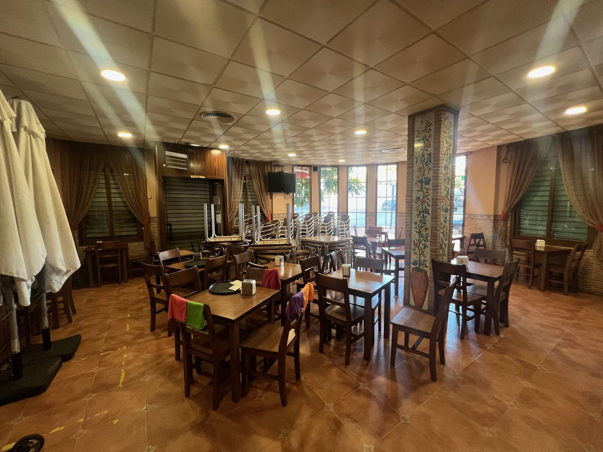 4 Bed Commercial unit for sale in Estepona Costa Del Sol, Málaga, Spain