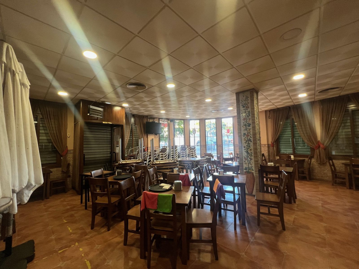 4 Bed Commercial unit for sale in Estepona Costa Del Sol, Málaga, Spain