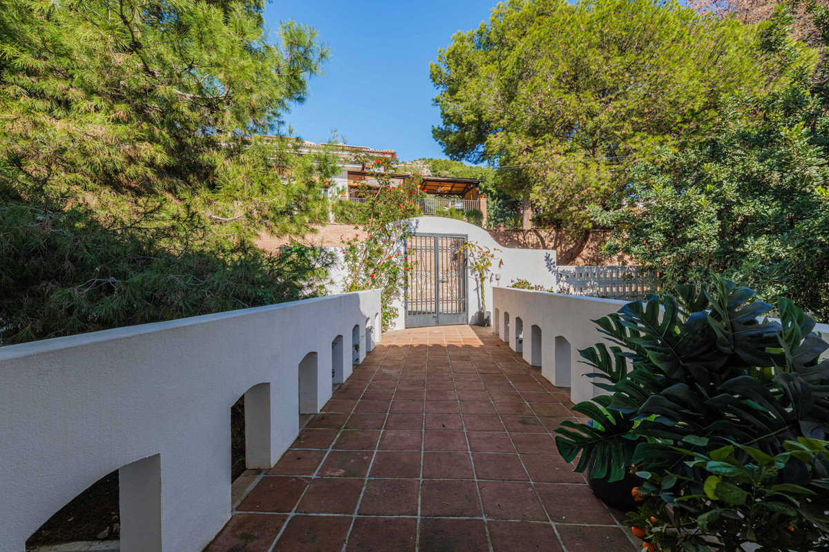 4 Bed Townhouse for sale in Pinares De San Antón Málaga Ciudad, Málaga, Spain
