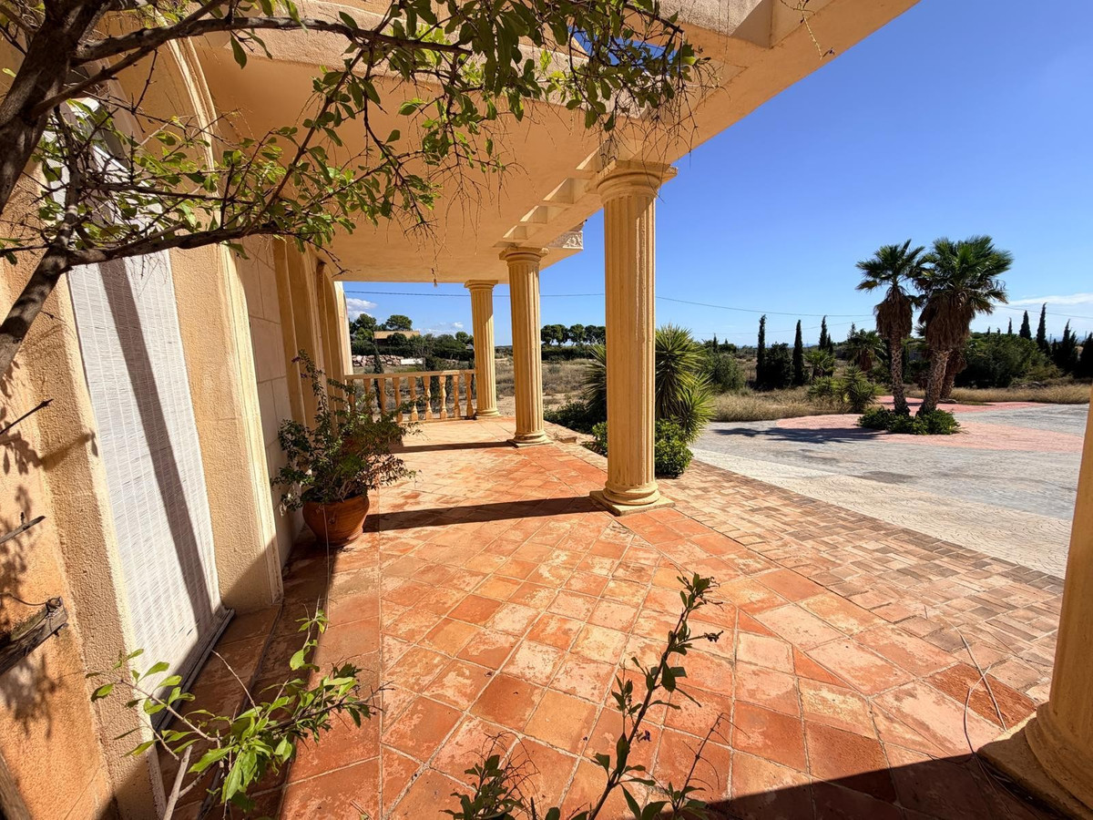 Se vende Villa - Chalet de 4 dormitorios en Costa Blanca, Alicante, España