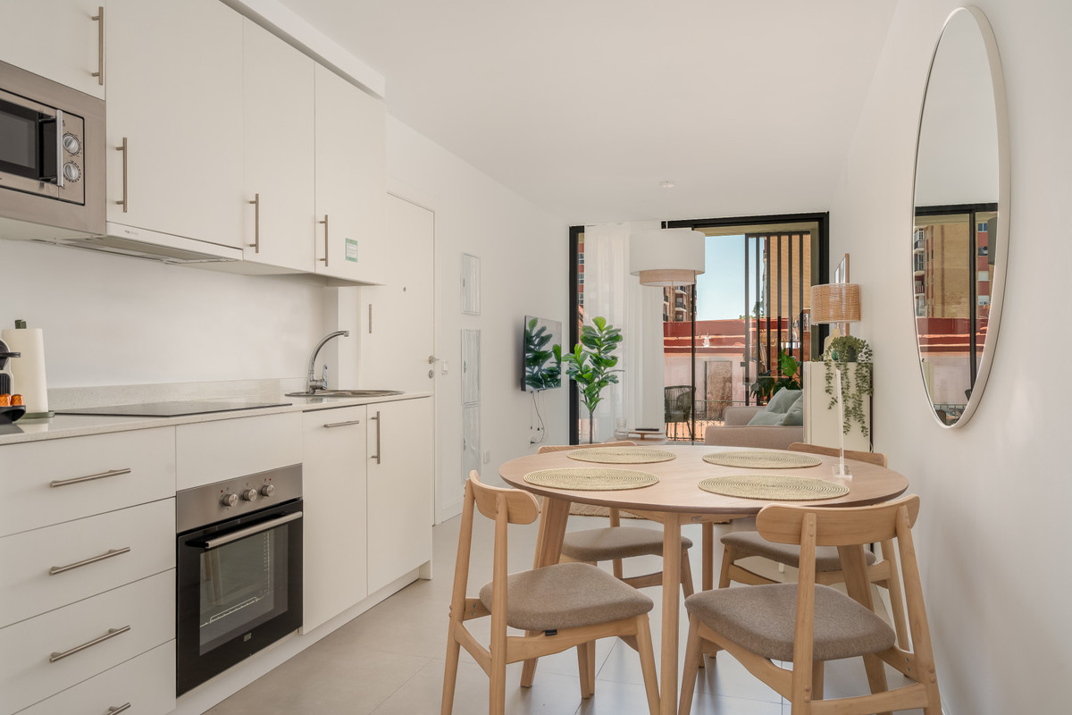 2 Bed Apartment for sale in Fuengirola Costa Del Sol, Málaga, Spain