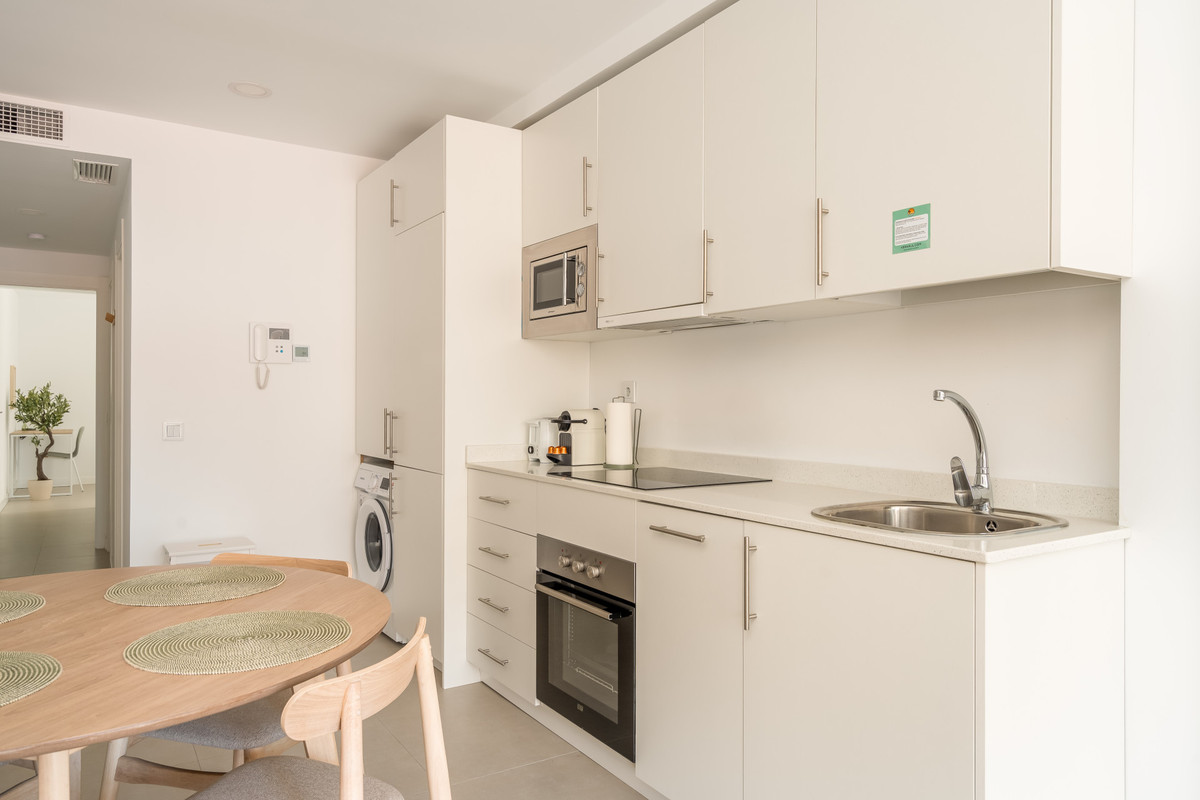 2 Bed Apartment for sale in Fuengirola Costa Del Sol, Málaga, Spain