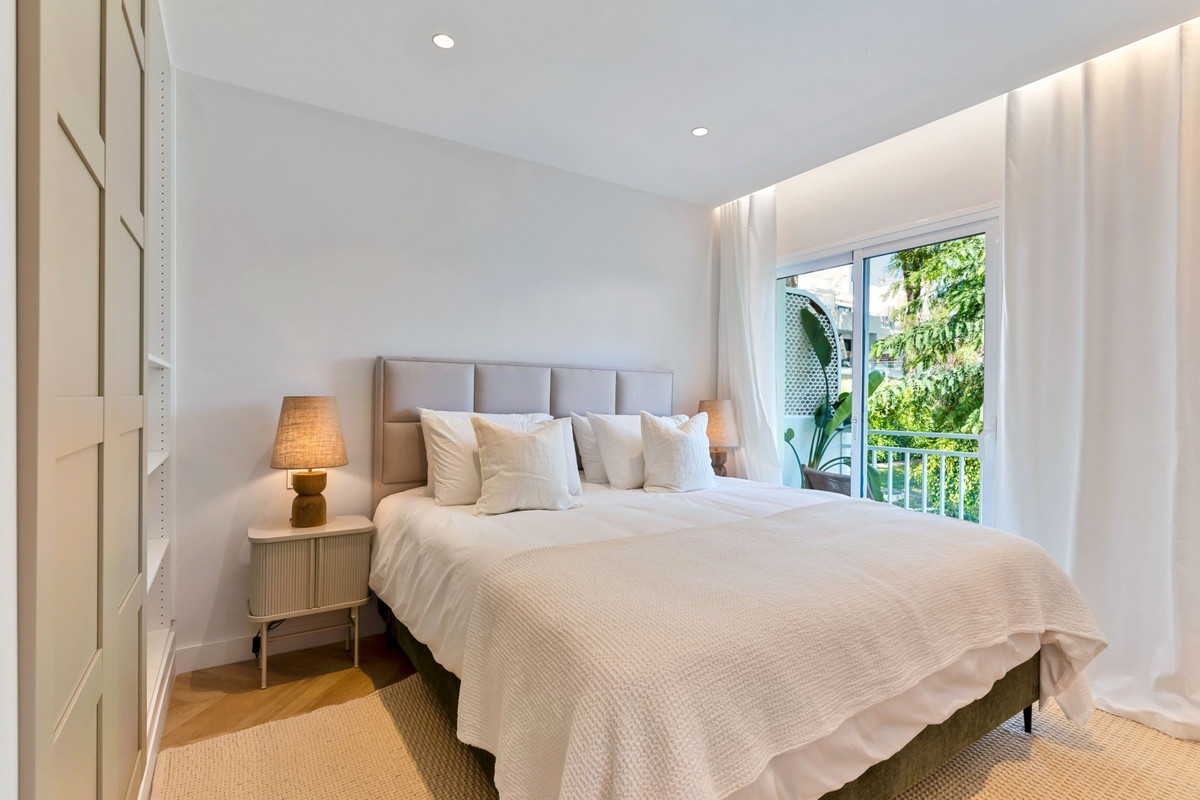 4 Bed Townhouse for sale in Nagüeles Costa Del Sol, Málaga, Spain