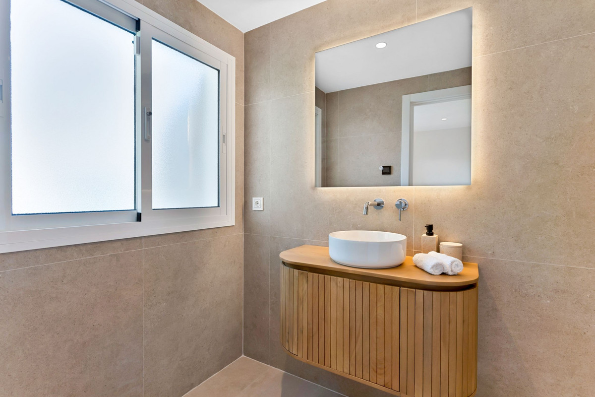 4 Bed Townhouse for sale in Nagüeles Costa Del Sol, Málaga, Spain