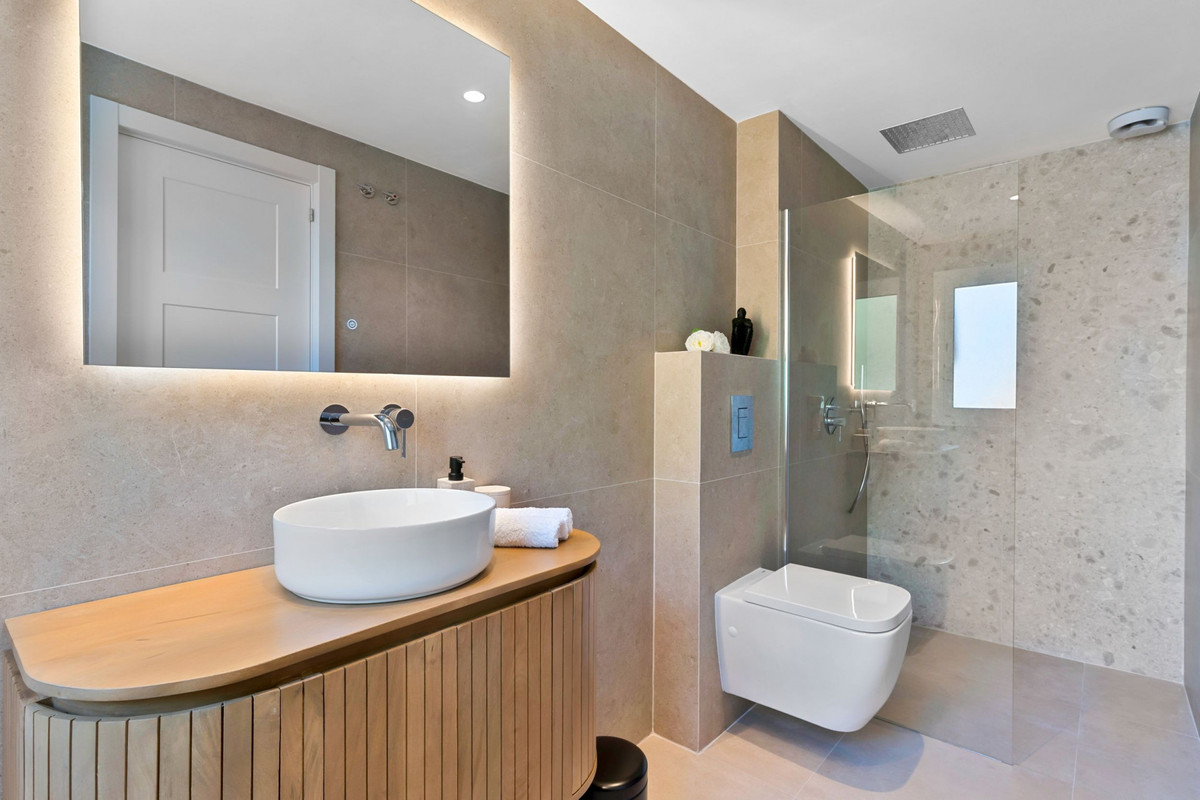 4 Bed Townhouse for sale in Nagüeles Costa Del Sol, Málaga, Spain