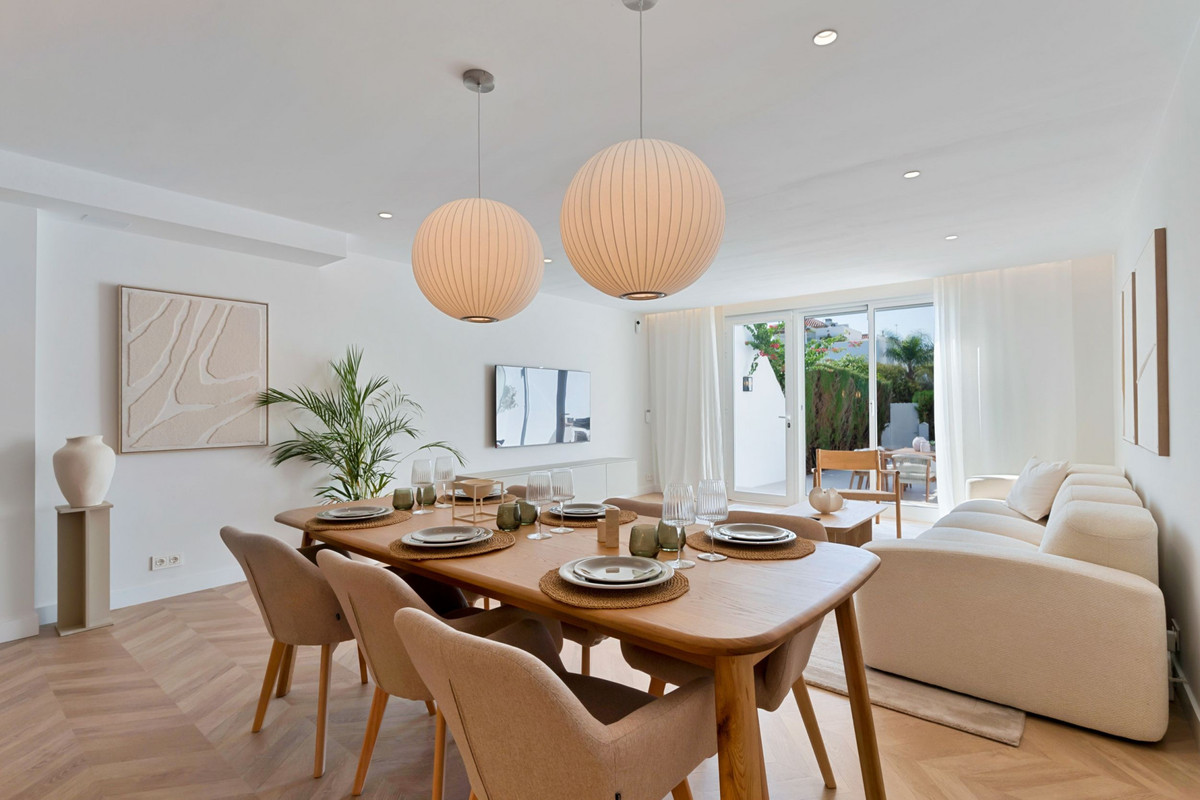 4 Bed Townhouse for sale in Nagüeles Costa Del Sol, Málaga, Spain