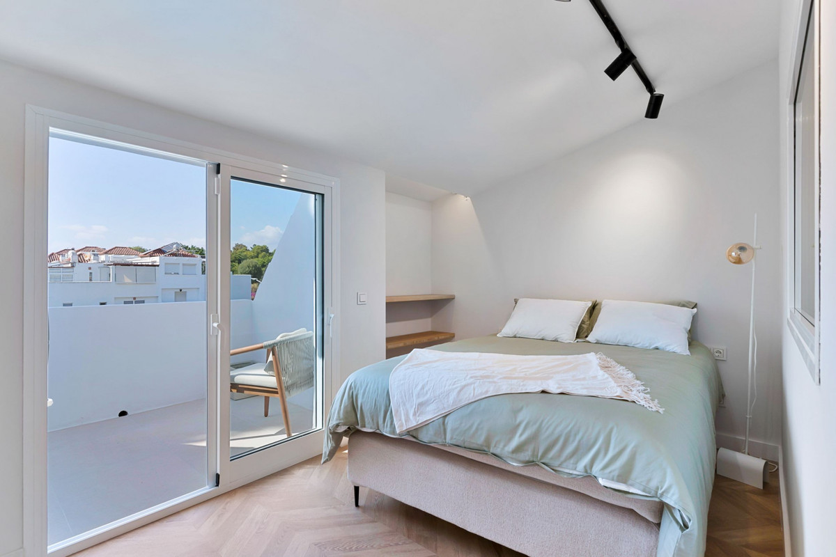 4 Bed Townhouse for sale in Nagüeles Costa Del Sol, Málaga, Spain