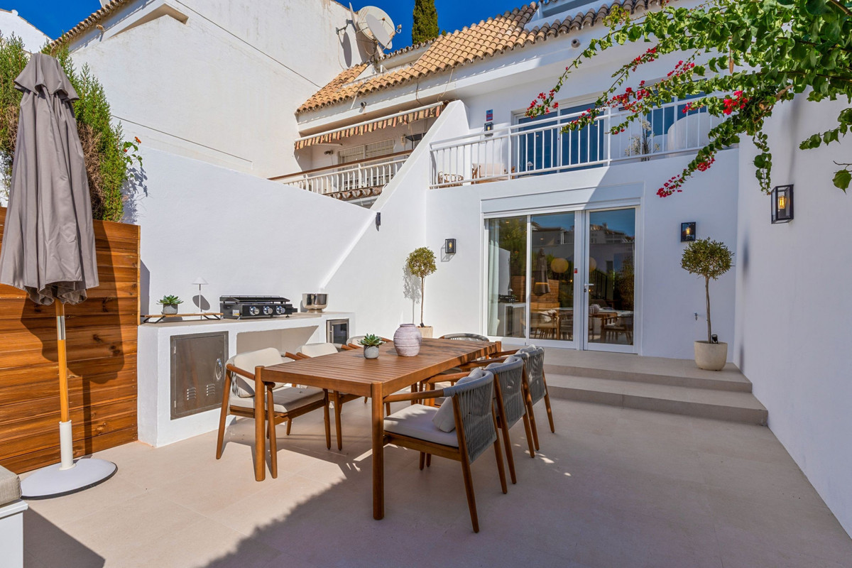 4 Bed Townhouse for sale in Nagüeles Costa Del Sol, Málaga, Spain