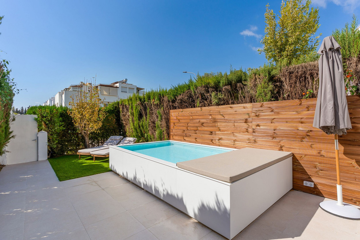 4 Bed Townhouse for sale in Nagüeles Costa Del Sol, Málaga, Spain