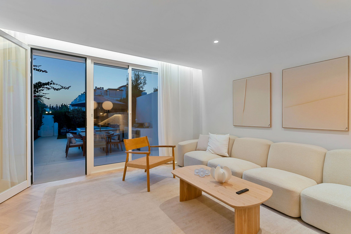 4 Bed Townhouse for sale in Nagüeles Costa Del Sol, Málaga, Spain