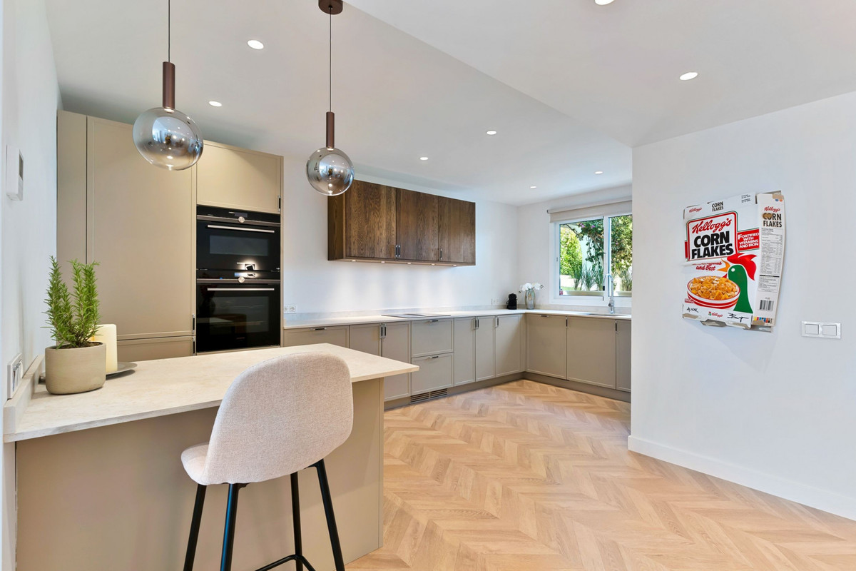 4 Bed Townhouse for sale in Nagüeles Costa Del Sol, Málaga, Spain