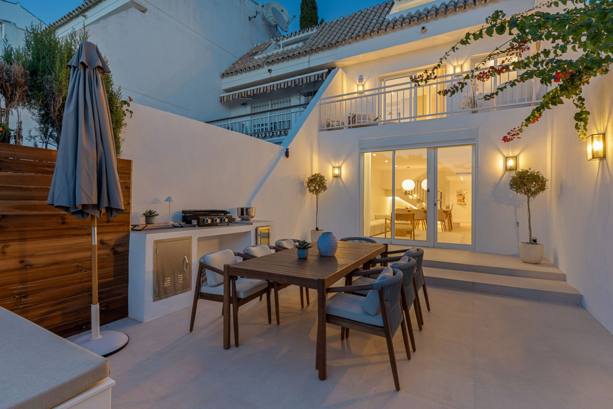 4 Bed Townhouse for sale in Nagüeles Costa Del Sol, Málaga, Spain