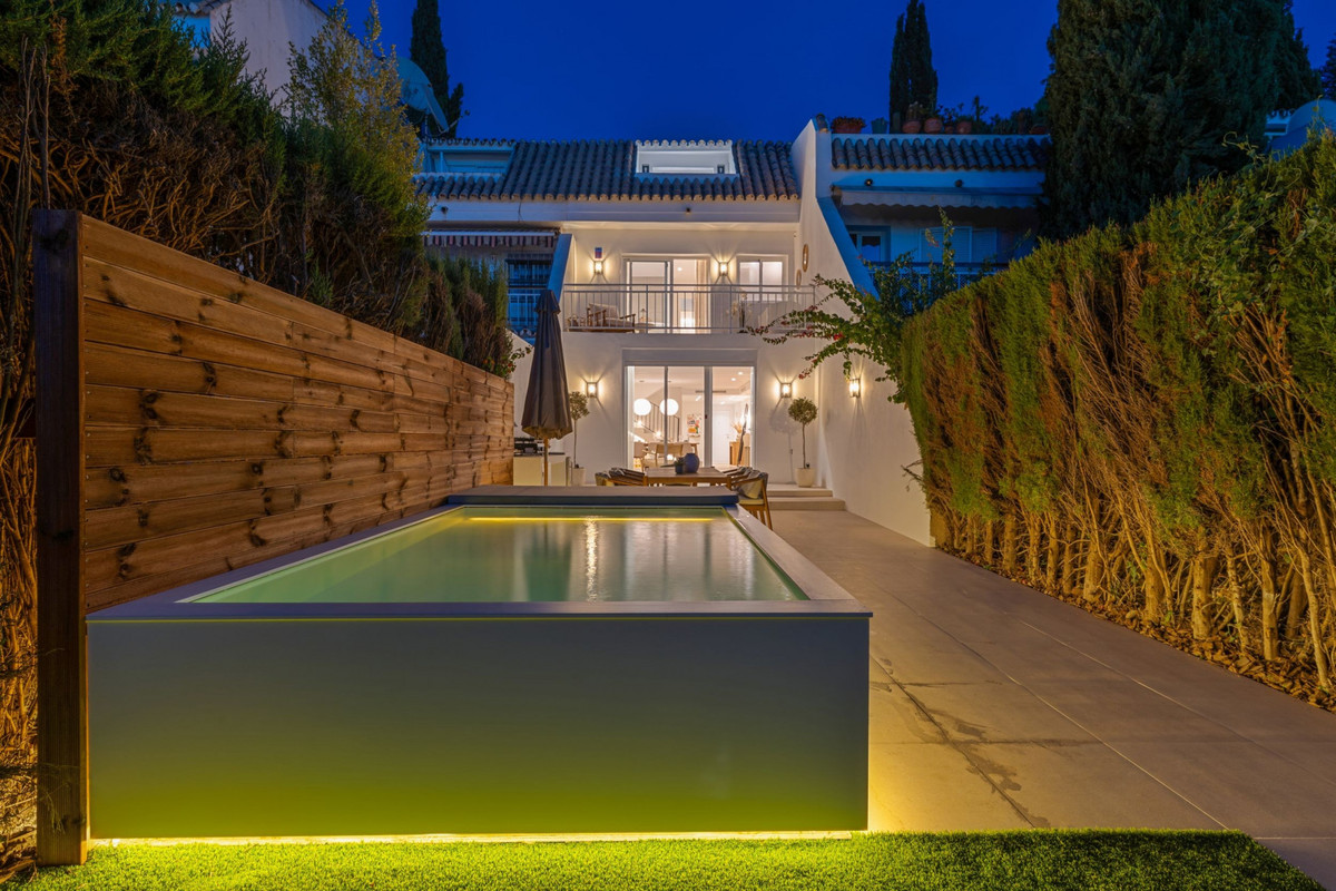 4 Bed Townhouse for sale in Nagüeles Costa Del Sol, Málaga, Spain