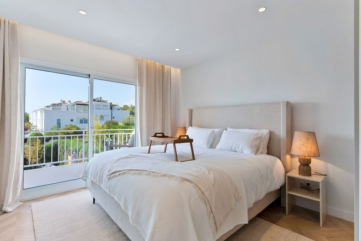4 Bed Townhouse for sale in Nagüeles Costa Del Sol, Málaga, Spain