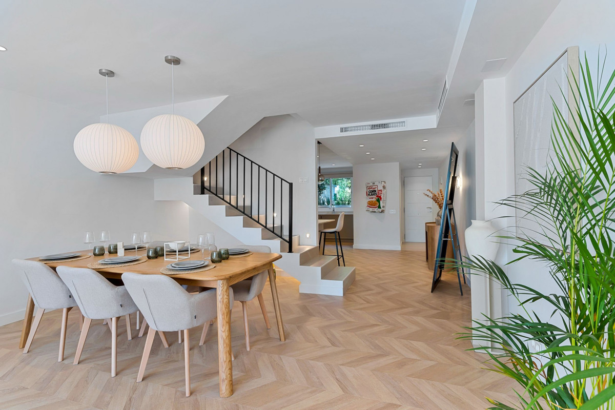 4 Bed Townhouse for sale in Nagüeles Costa Del Sol, Málaga, Spain