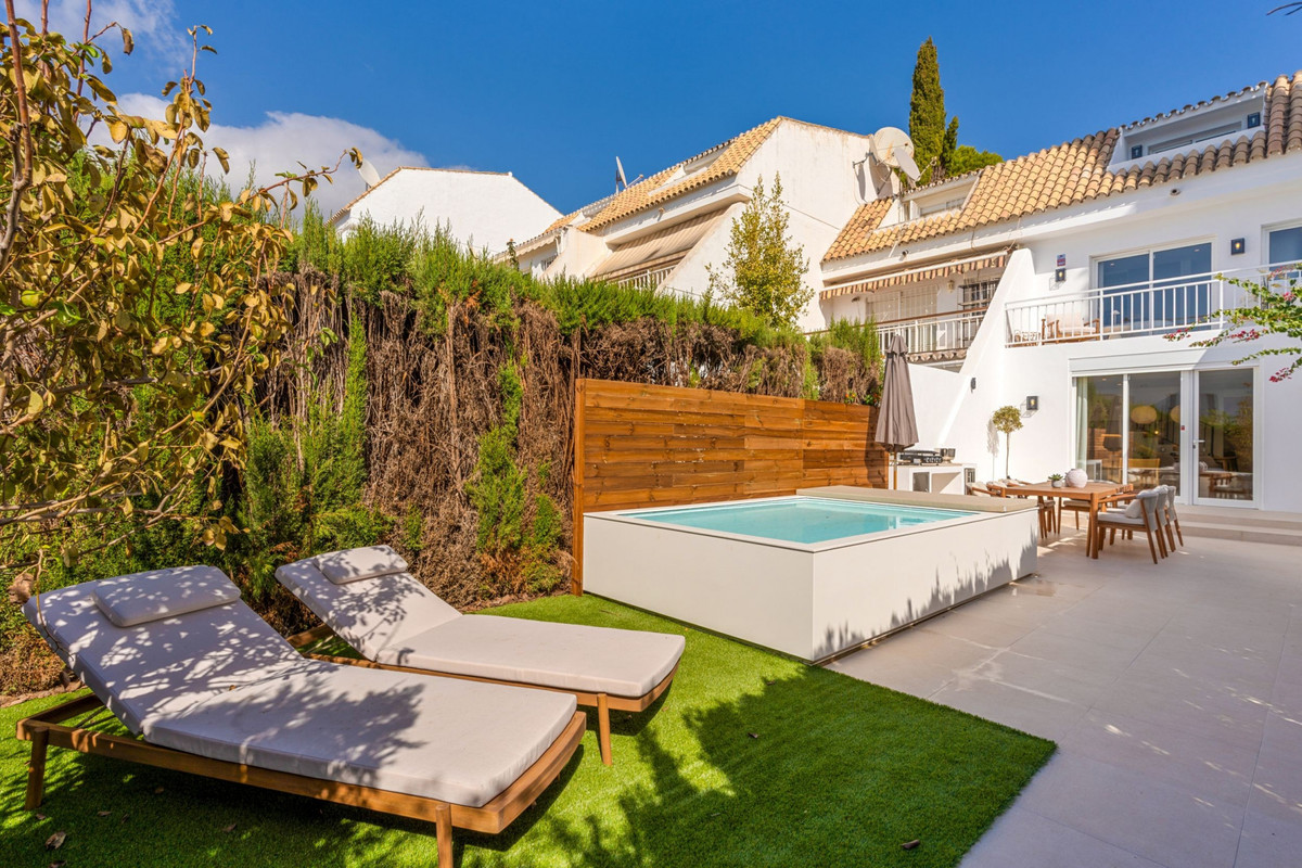 4 Bed Townhouse for sale in Nagüeles Costa Del Sol, Málaga, Spain