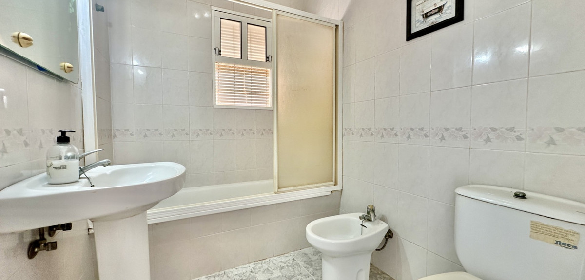 Se vende Apartamento Planta Media de 2 dormitorios en Costa Blanca, Alicante, España