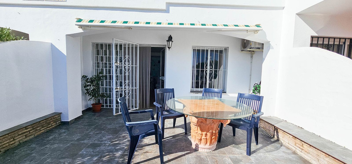 2 Bed Apartment for sale in La Duquesa Costa Del Sol, Málaga, Spain
