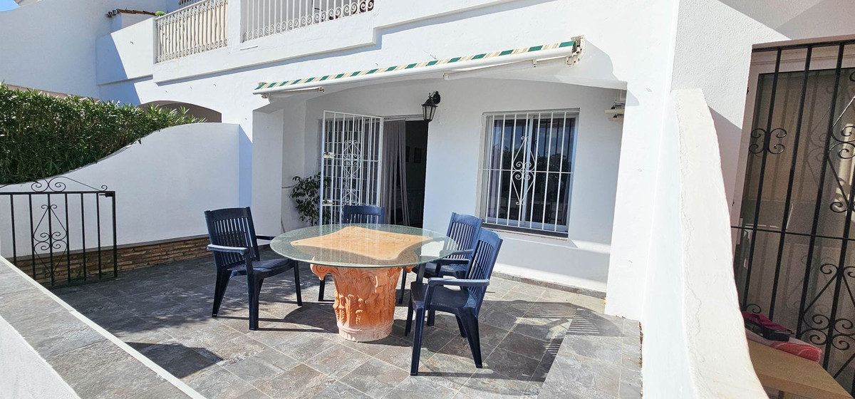 2 Bed Apartment for sale in La Duquesa Costa Del Sol, Málaga, Spain