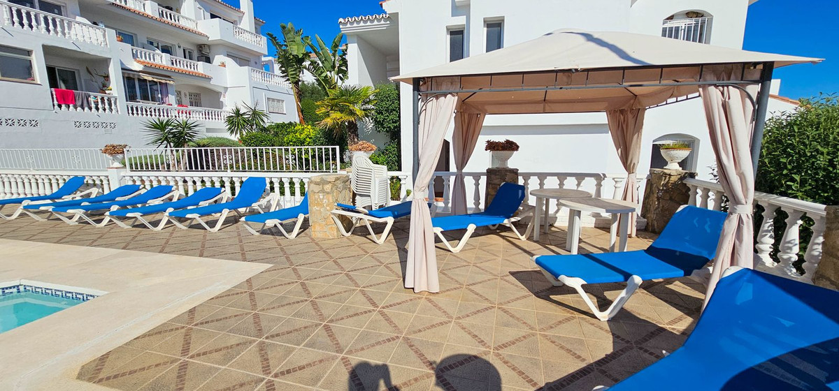 2 Bed Apartment for sale in La Duquesa Costa Del Sol, Málaga, Spain