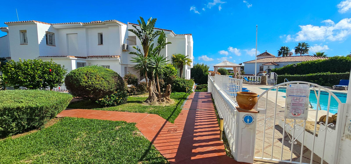 2 Bed Apartment for sale in La Duquesa Costa Del Sol, Málaga, Spain