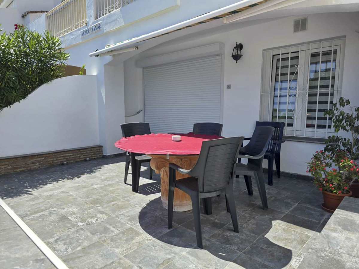 2 Bed Apartment for sale in La Duquesa Costa Del Sol, Málaga, Spain