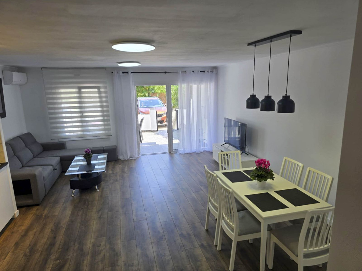 2 Bed Apartment for sale in La Duquesa Costa Del Sol, Málaga, Spain