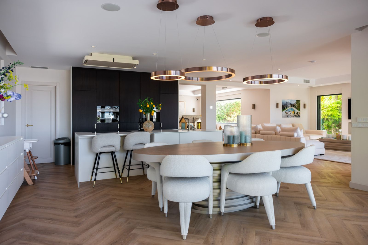 Se vende Villa - Chalet de 6 dormitorios en Costa Del Sol, Málaga, España