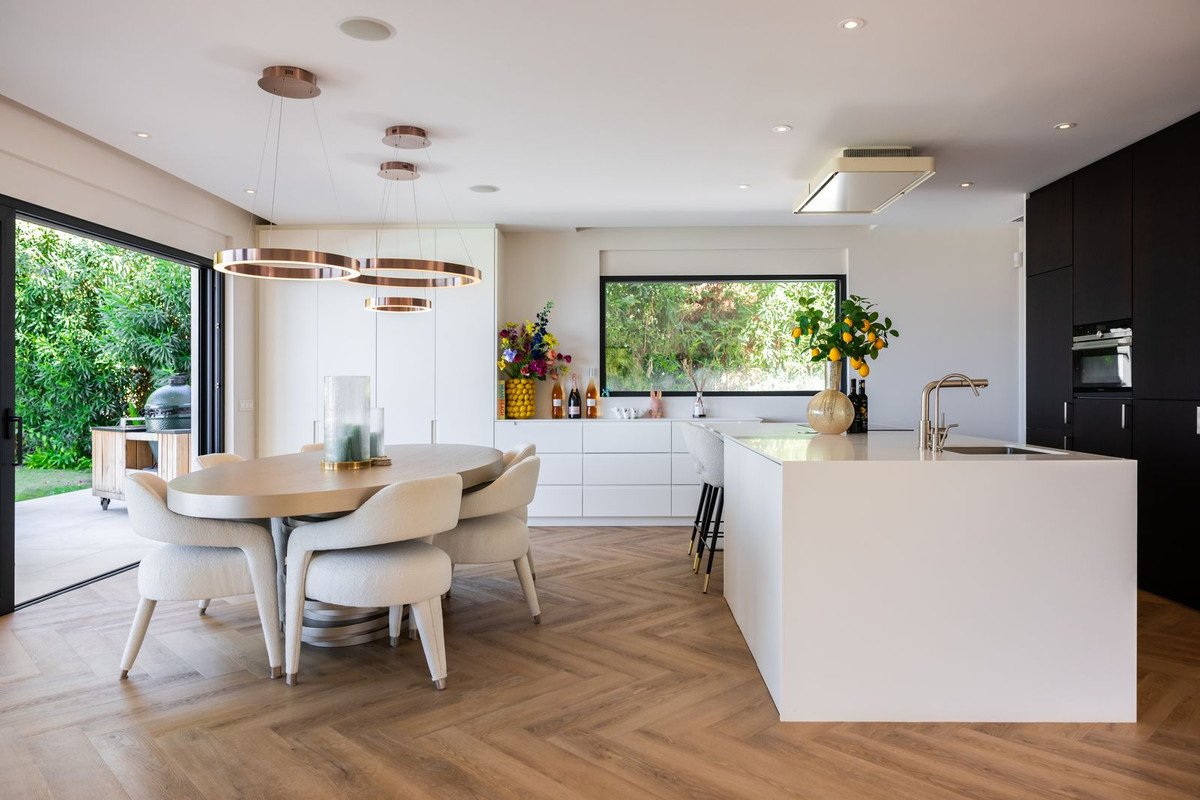 Se vende Villa - Chalet de 6 dormitorios en Costa Del Sol, Málaga, España