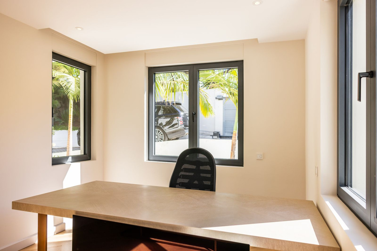 Se vende Villa - Chalet de 6 dormitorios en Costa Del Sol, Málaga, España