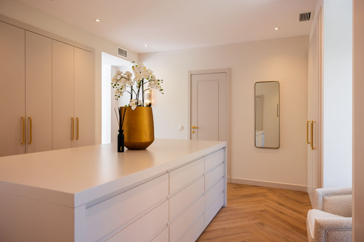 Se vende Villa - Chalet de 6 dormitorios en Costa Del Sol, Málaga, España