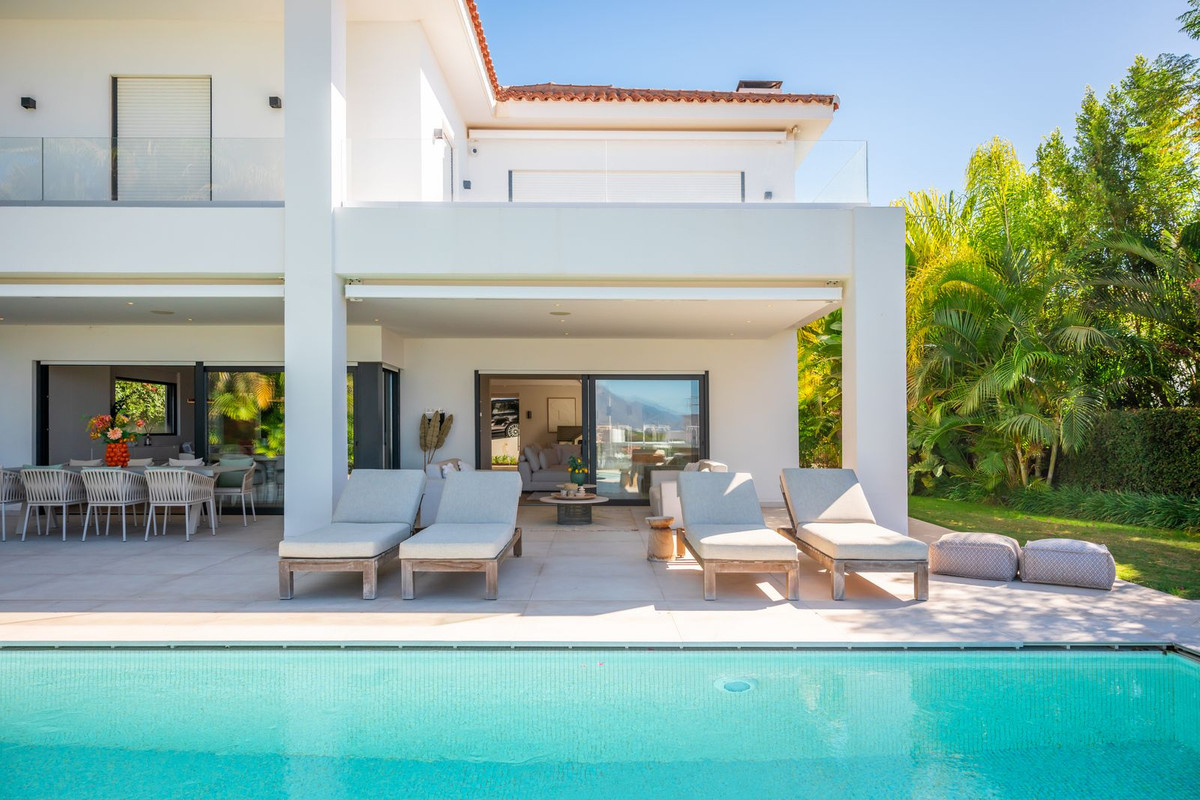 Se vende Villa - Chalet de 6 dormitorios en Costa Del Sol, Málaga, España