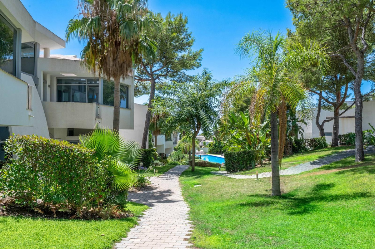 2 Bed Townhouse for sale in Sierra Blanca Costa Del Sol, Málaga, Spain