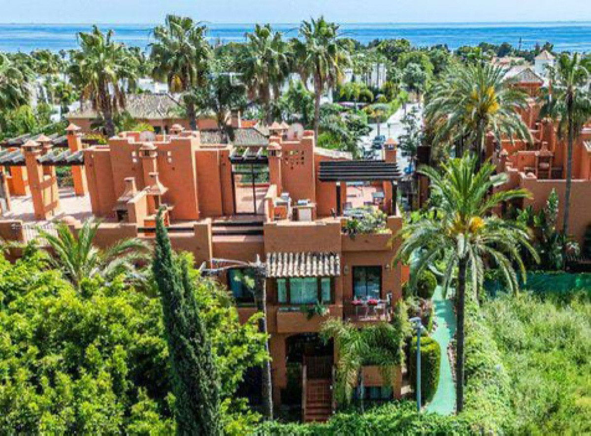 3 Bed Apartment for sale in Nueva Andalucía Costa Del Sol, Málaga, Spain