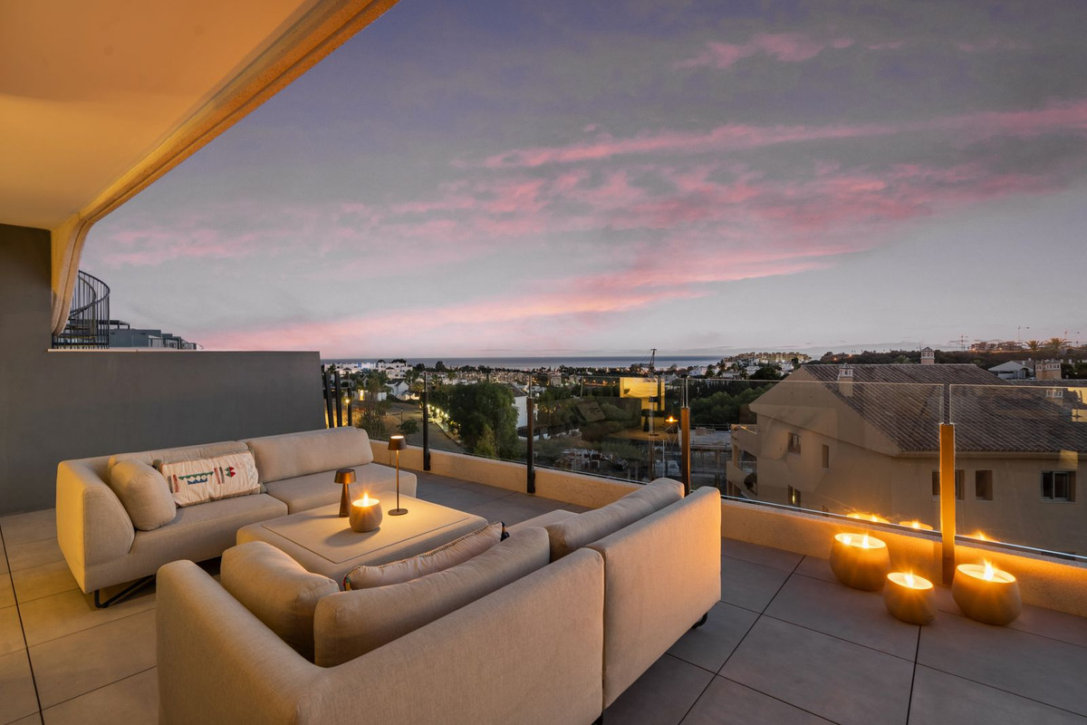 3 Bed Apartment for sale in Estepona Costa Del Sol, Málaga, Spain