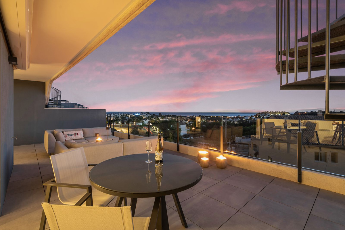 3 Bed Apartment for sale in Estepona Costa Del Sol, Málaga, Spain