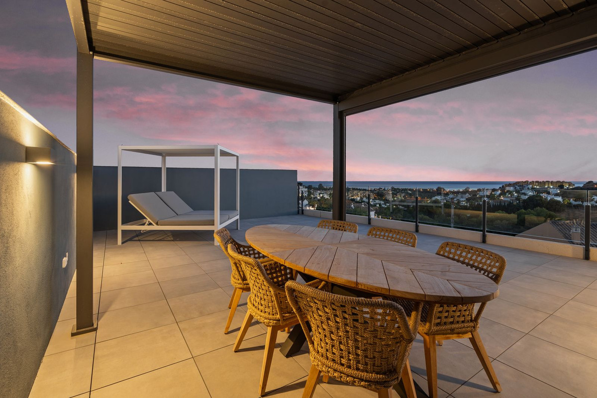 3 Bed Apartment for sale in Estepona Costa Del Sol, Málaga, Spain
