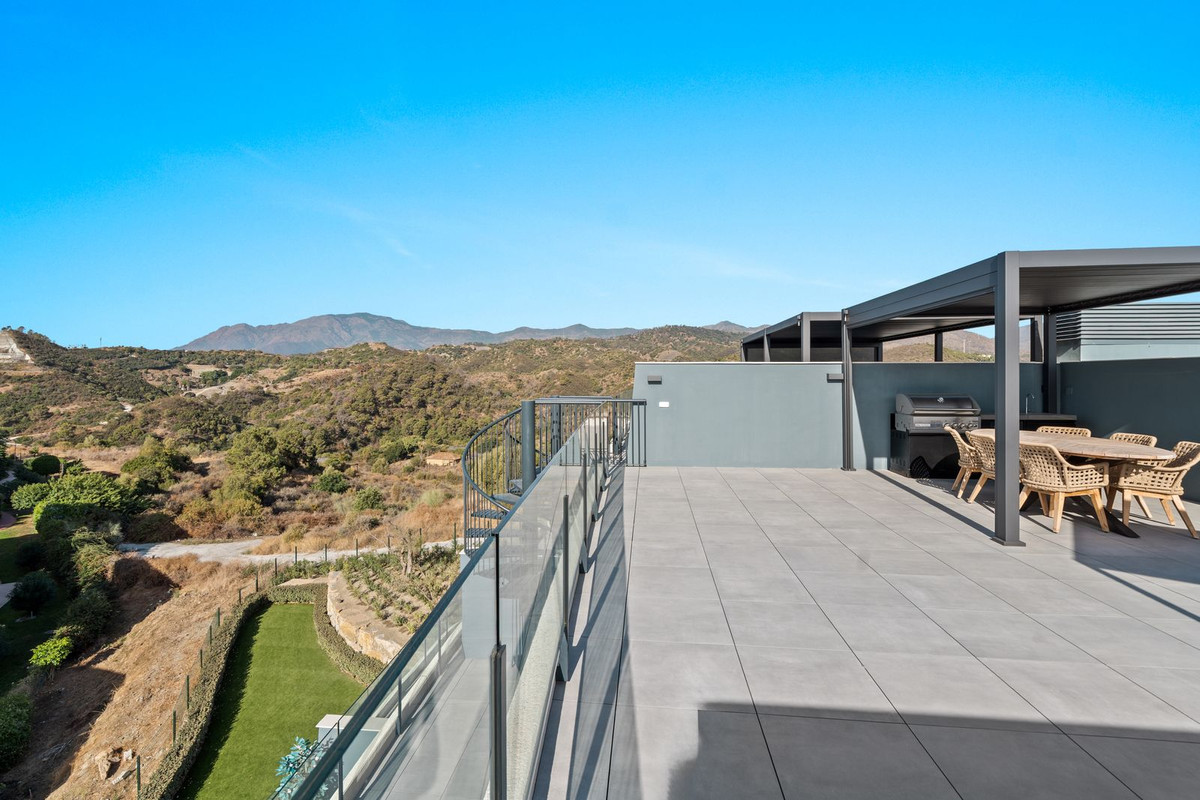 3 Bed Apartment for sale in Estepona Costa Del Sol, Málaga, Spain