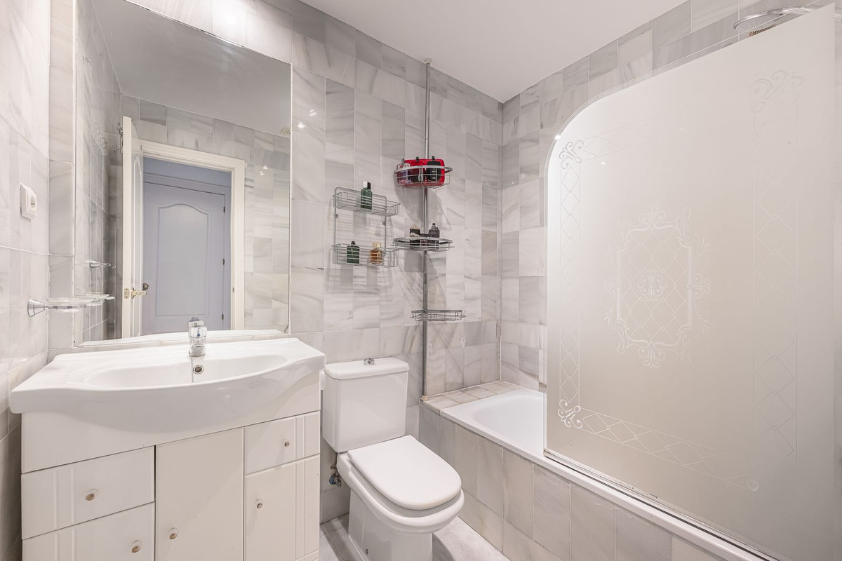 Se vende Apartamento Planta Baja de 2 dormitorios en Costa Del Sol, Málaga, España
