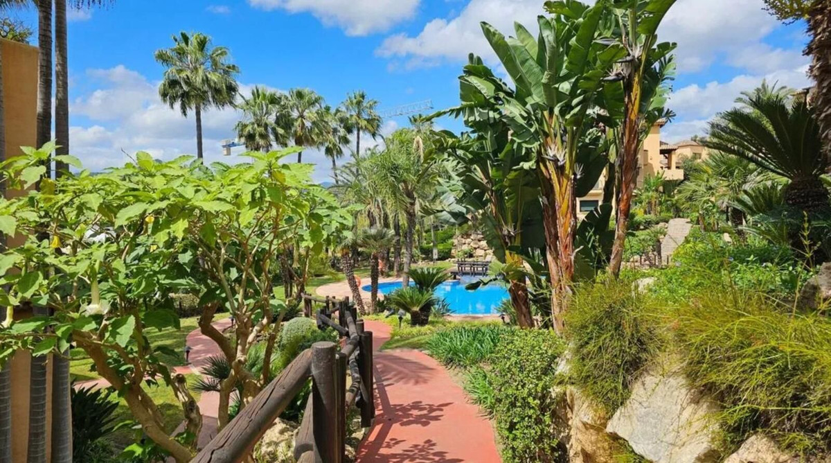 3 Bed Apartment for sale in El Paraiso Costa Del Sol, Málaga, Spain