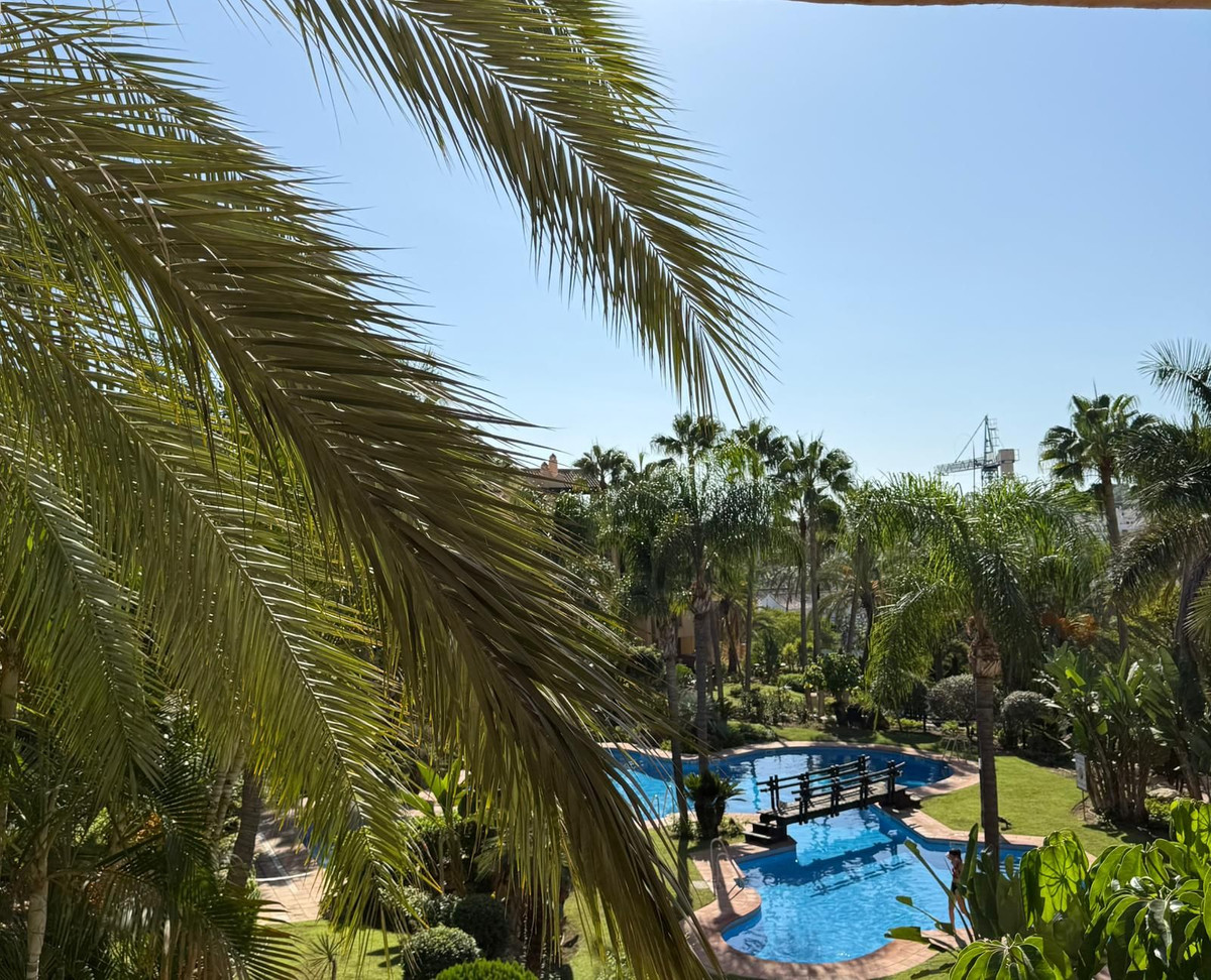 3 Bed Apartment for sale in El Paraiso Costa Del Sol, Málaga, Spain