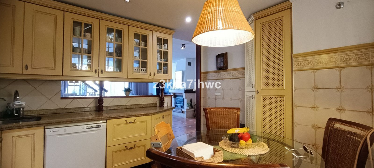 5 Bed Townhouse for sale in Estepona Costa Del Sol, Málaga, Spain