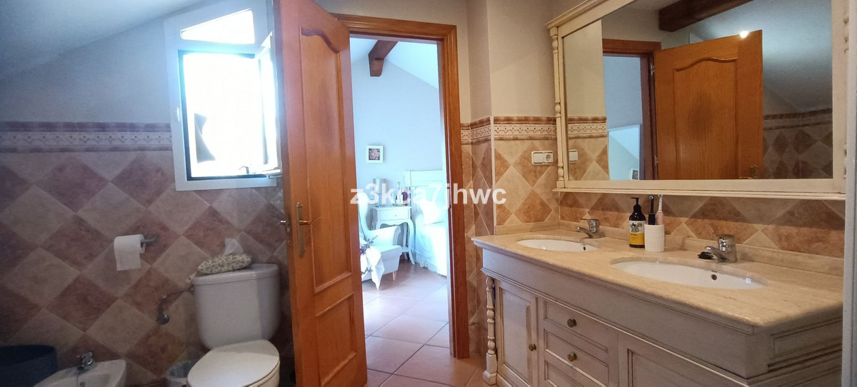5 Bed Townhouse for sale in Estepona Costa Del Sol, Málaga, Spain