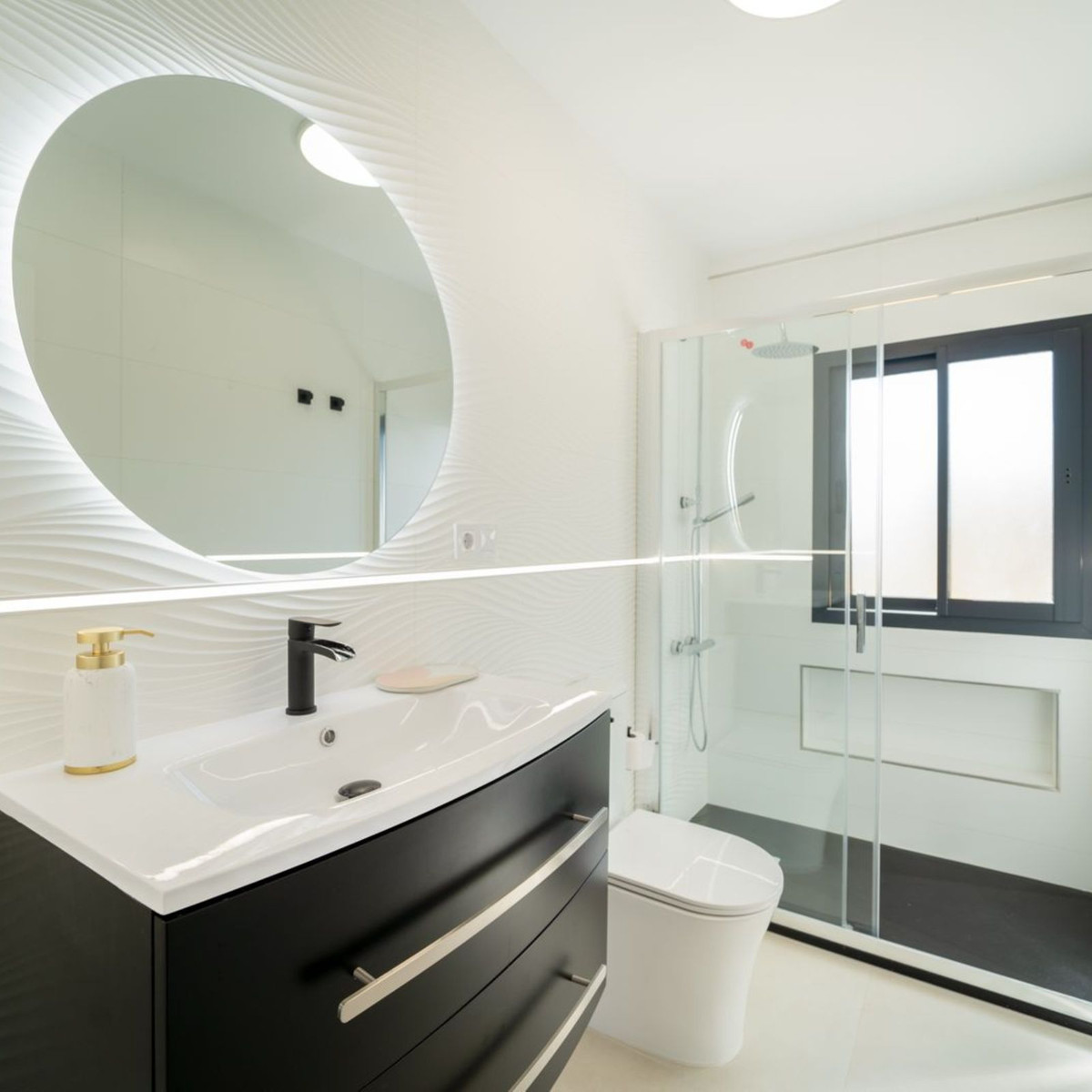 2 Bed Apartment for sale in Fuengirola Costa Del Sol, Málaga, Spain