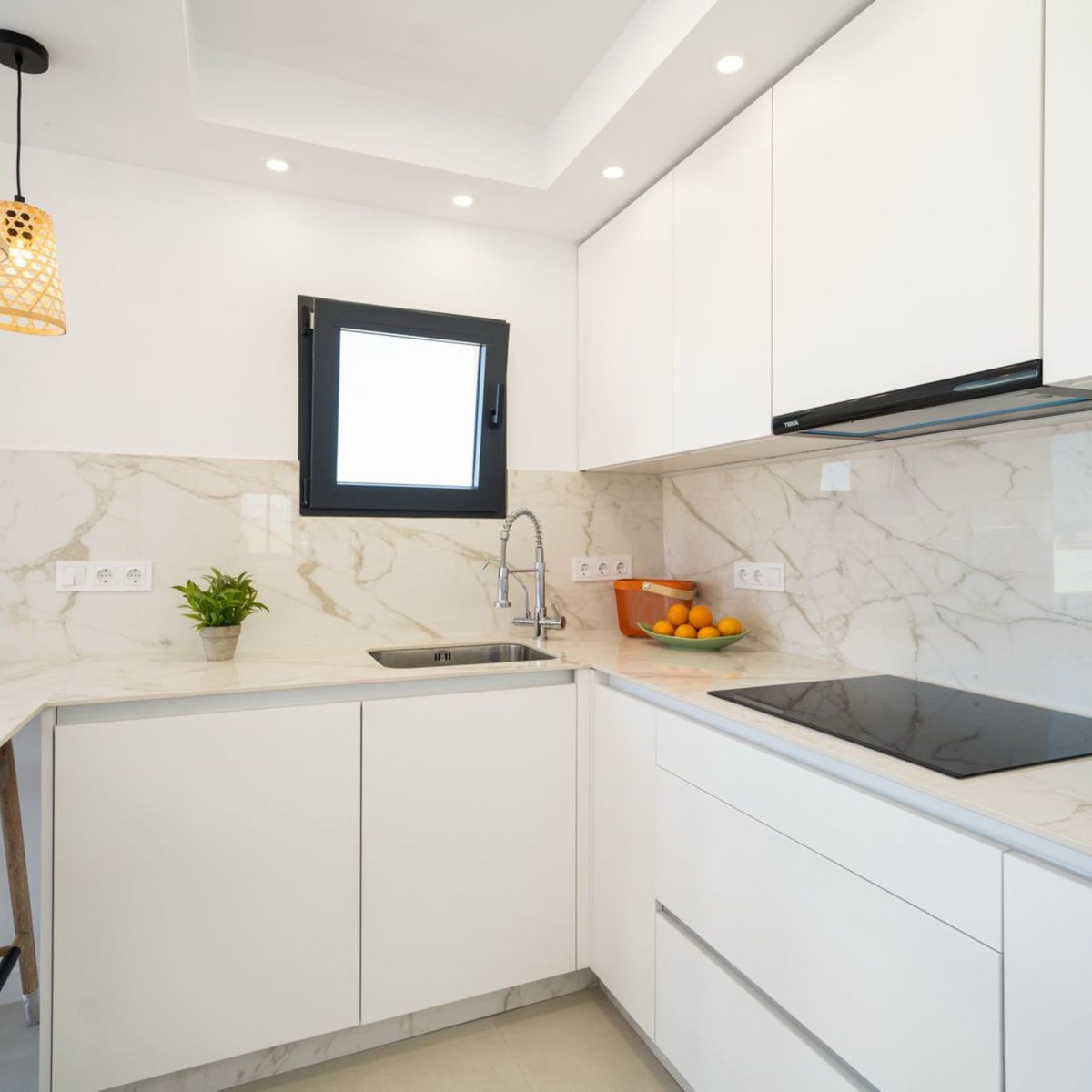 2 Bed Apartment for sale in Fuengirola Costa Del Sol, Málaga, Spain