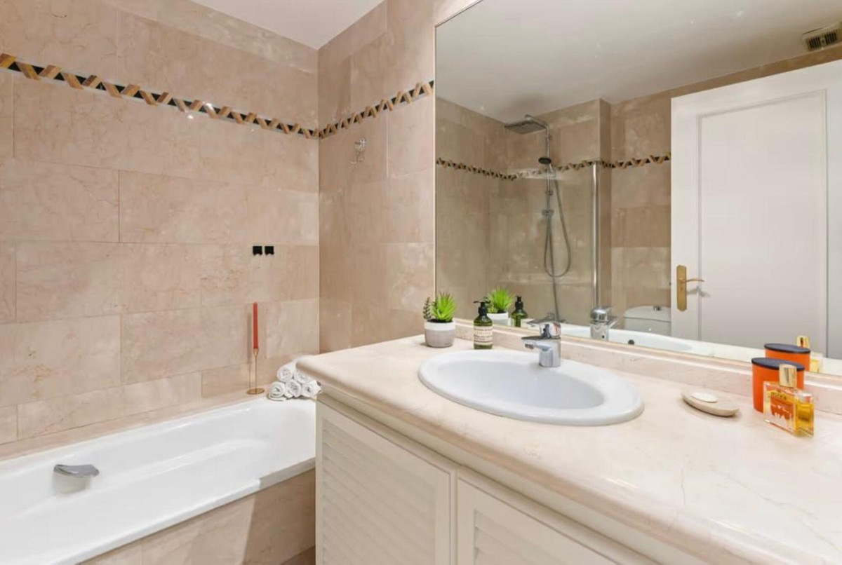 2 Bed Apartment for sale in Nueva Andalucía Costa Del Sol, Málaga, Spain