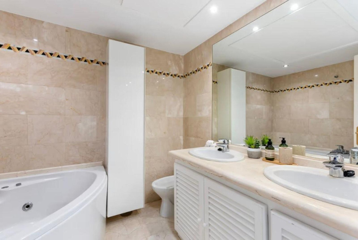 2 Bed Apartment for sale in Nueva Andalucía Costa Del Sol, Málaga, Spain